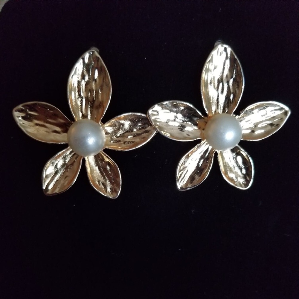 Yellow daisy earring, Flower earring